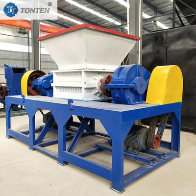 Nouveau modèle de machine de recyclage à double arbre déchiqueteuse pour le bois plastique