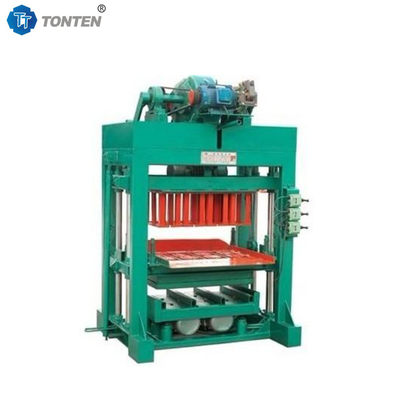 Machine automatique hydraulique pour la fabrication de blocs de briques d'argile