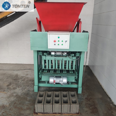 Machine de moulage de pierre de bord de route Concrète machine à briques creuses semi-automatique