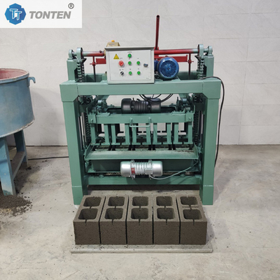 Une nouvelle machine de moulage semi-automatique de blocs de ciment